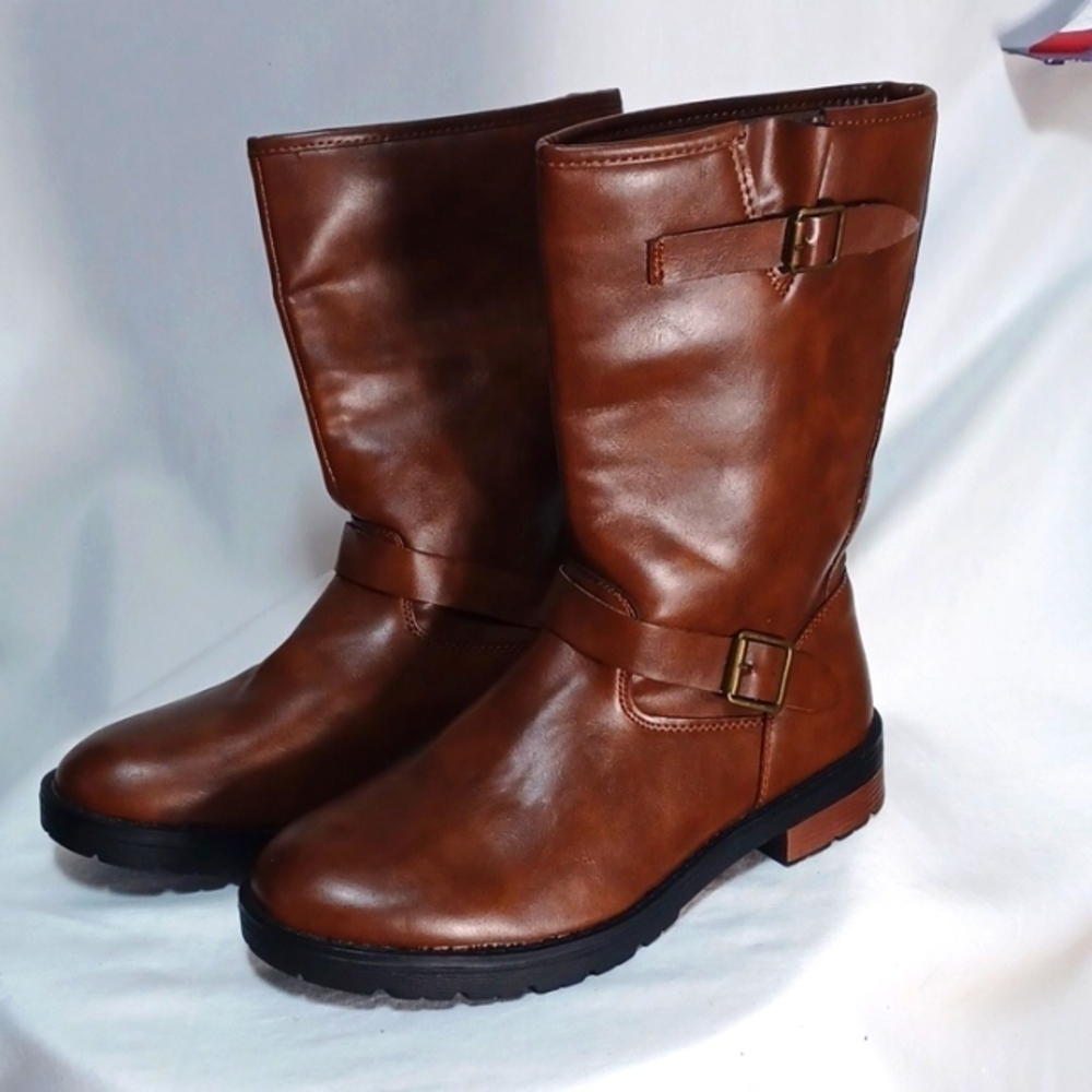Boots 👢 multi purpose size 37 in a beautiful brown with adjustable straps